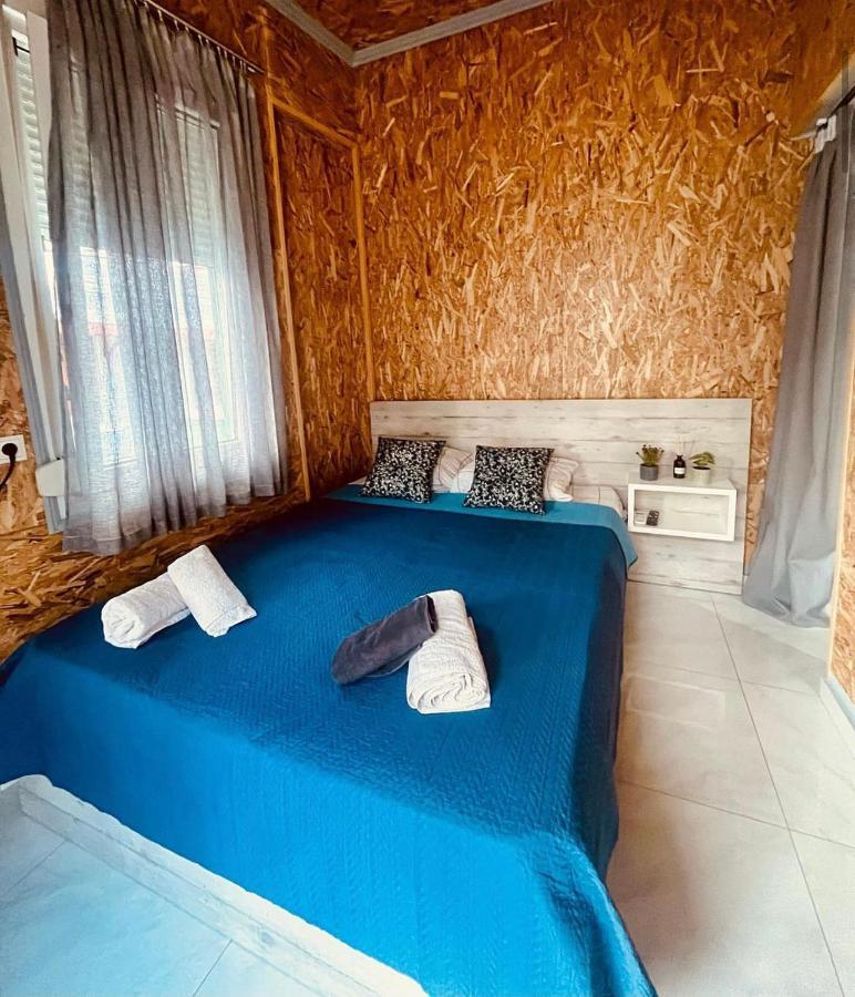 Corner Apartment *